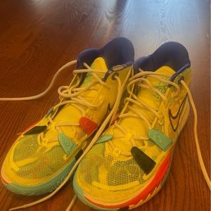 Kyrie 7 basketball shoes 
Size 12 
Barely used